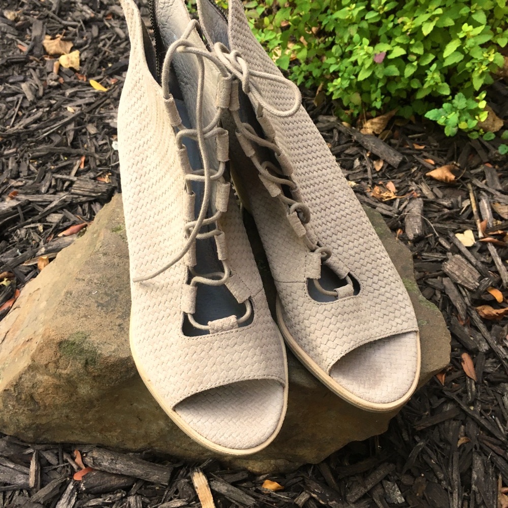 Ankle heels peep toes never worn